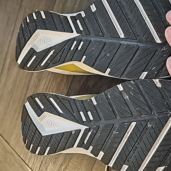 Brooks Revel 4 Victory Women's 10 - Picture 4 of 5